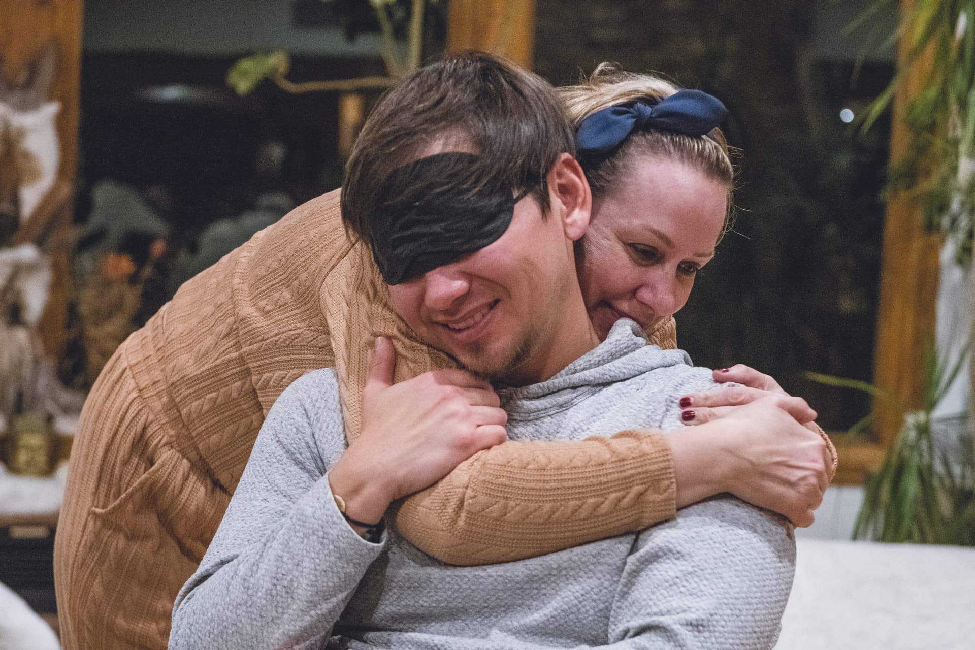 Two retreat participants embracing at the end of the retreat
